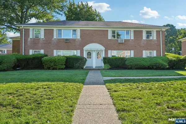 39 Manchester Court 122, Wayne, NJ 07470