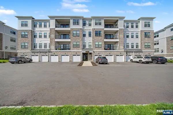 13 Whitney Avenue 402, Morris Plains Borough, NJ 07950