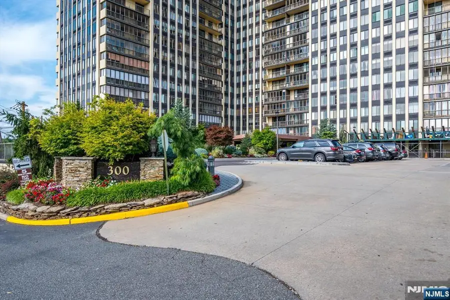 300 Winston Drive 2912, Cliffside Park, NJ 07010 - #3