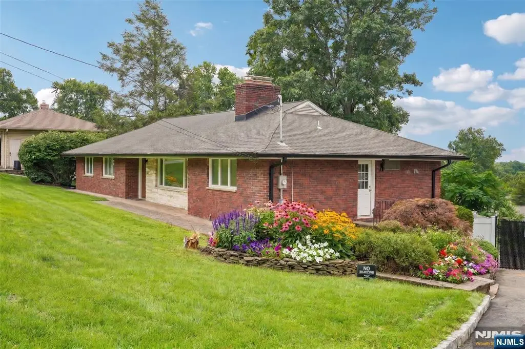 31 Surrey Drive, Wayne, NJ 07470 - #1
