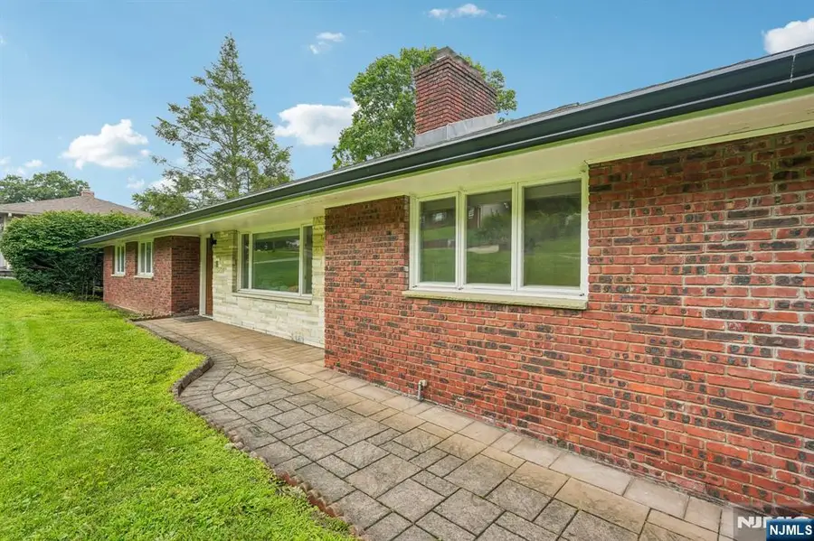 31 Surrey Drive, Wayne, NJ 07470 - #3