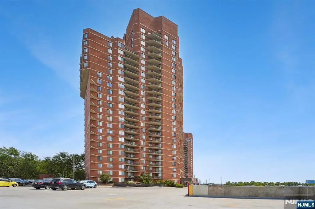 627 Harmon Cove Tower, Secaucus, NJ 07094 - #1