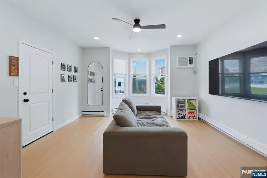 42 Lawrence Street, Watsessing, NJ 07003 - #3