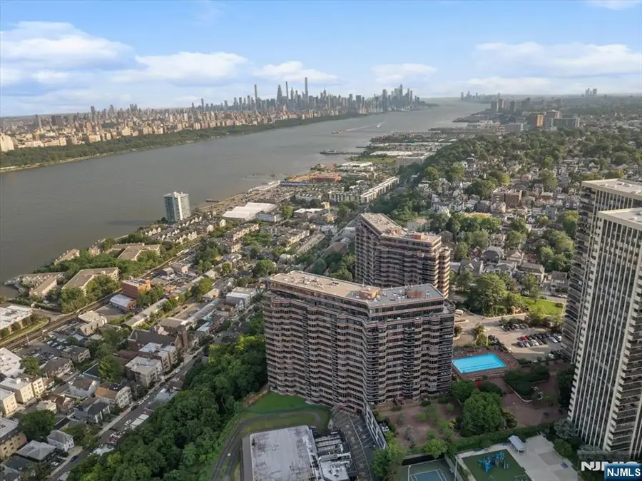 100 Carlyle Drive VG6, Cliffside Park, NJ 07010 - #2