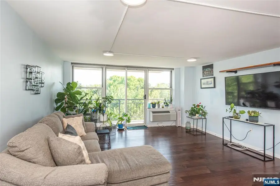 300 Main Street 707, Singac, NJ 07424 - #2