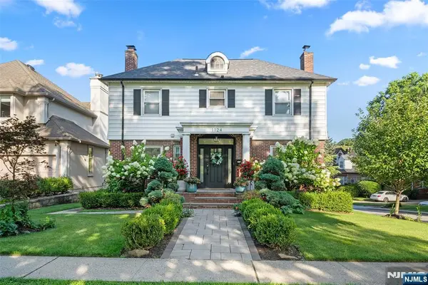 1124 Abbott Boulevard, Fort Lee, NJ 07024