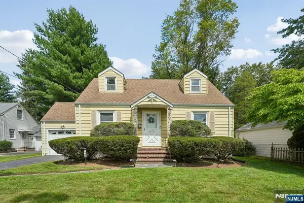1050 Evergreen Court, New Milford, NJ 07646