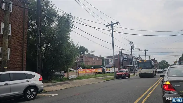 50 Broad Avenue, Palisades Park, NJ 07650