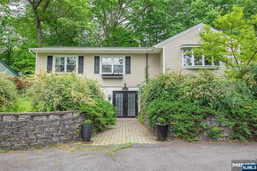9 Albert Street, West Milford, NJ 07480 - #2
