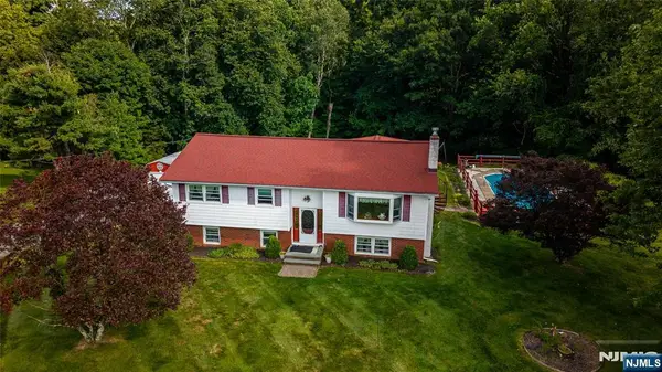 3 Sawmill Road, Vernon, NJ 07460