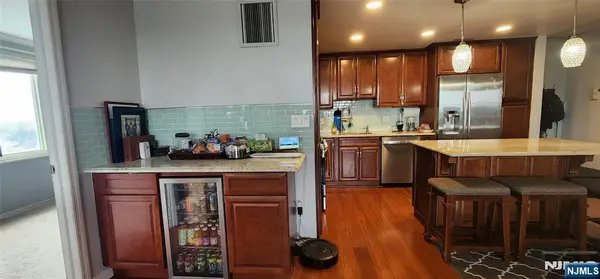 555 North Avenue 11E, Fort Lee, NJ 07024
