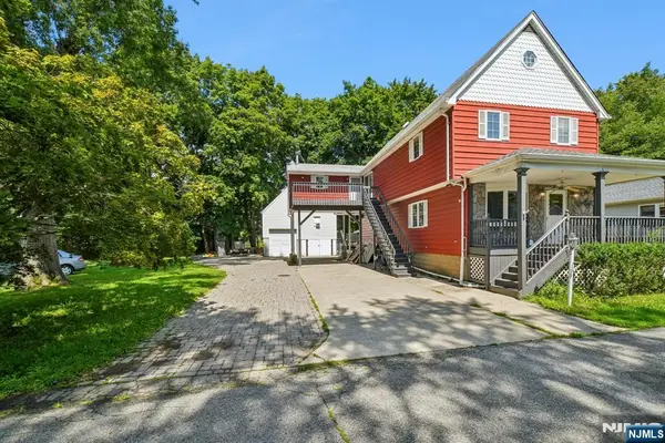 26 Grandview Avenue, Oakland, NJ 07436