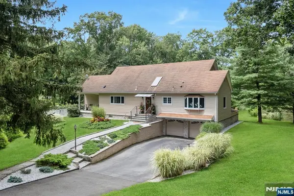 25 Bryers Lane, Upper Saddle River, NJ 07458