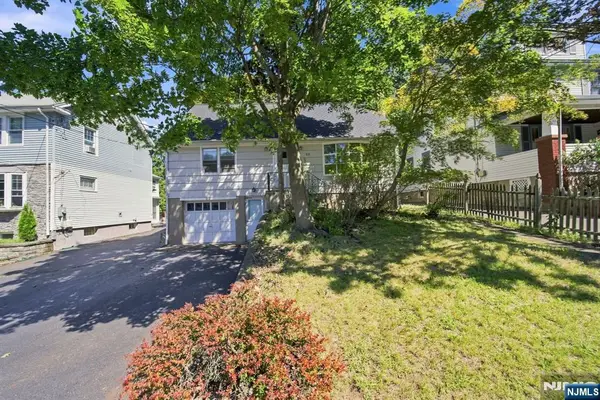 53 Payne Avenue, Midland Park, NJ 07432