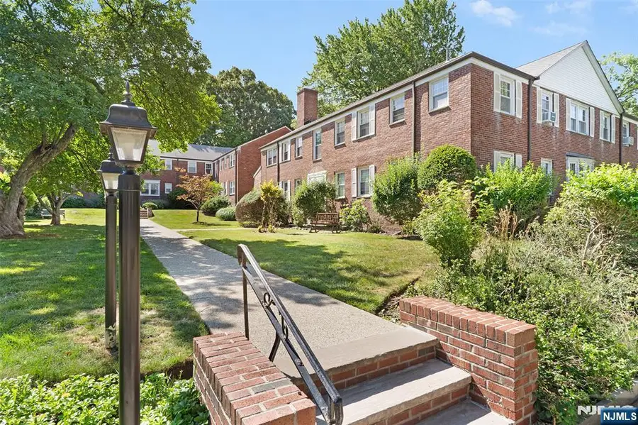 349 Bloomfield Avenue 33, Verona, NJ 07044 - #2