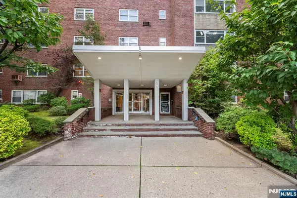 1575 Center Avenue 1F, Fort Lee, NJ 07024
