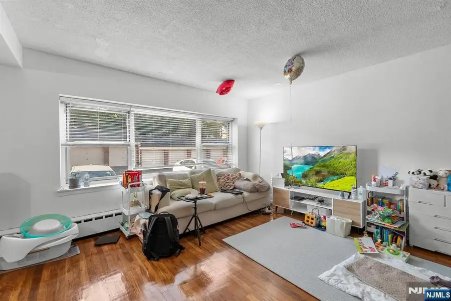 1575 Center Avenue 1F, Fort Lee, NJ 07024 - #2