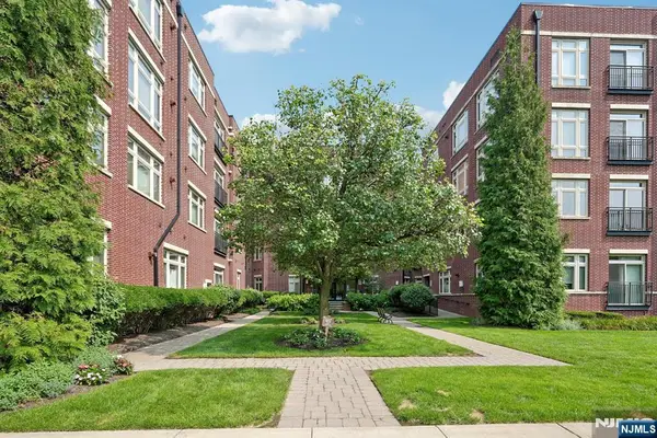 4430 Riverview Avenue 430, Englewood, NJ 07631
