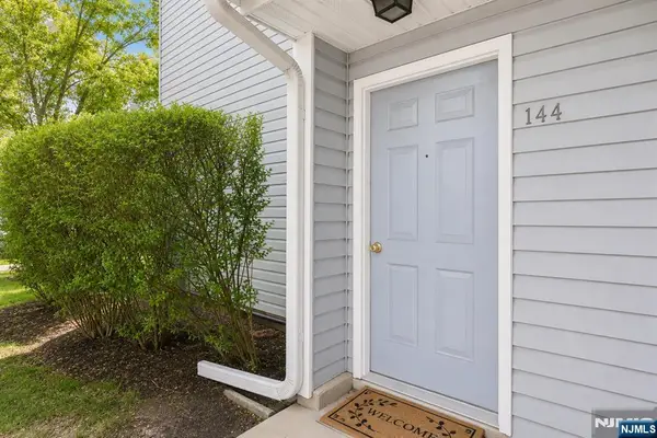 144 Prestwick Way 144, Edison, NJ 08820