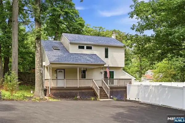 19 Northwestern Way, Hopatcong, NJ 07843