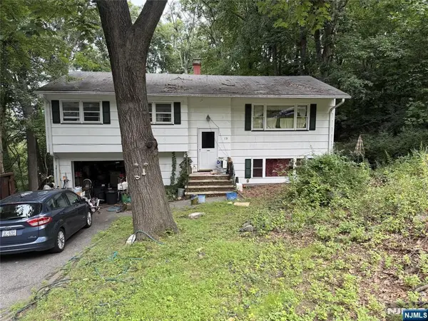 13 Alpine Drive, Kinnelon Borough, NJ 07405