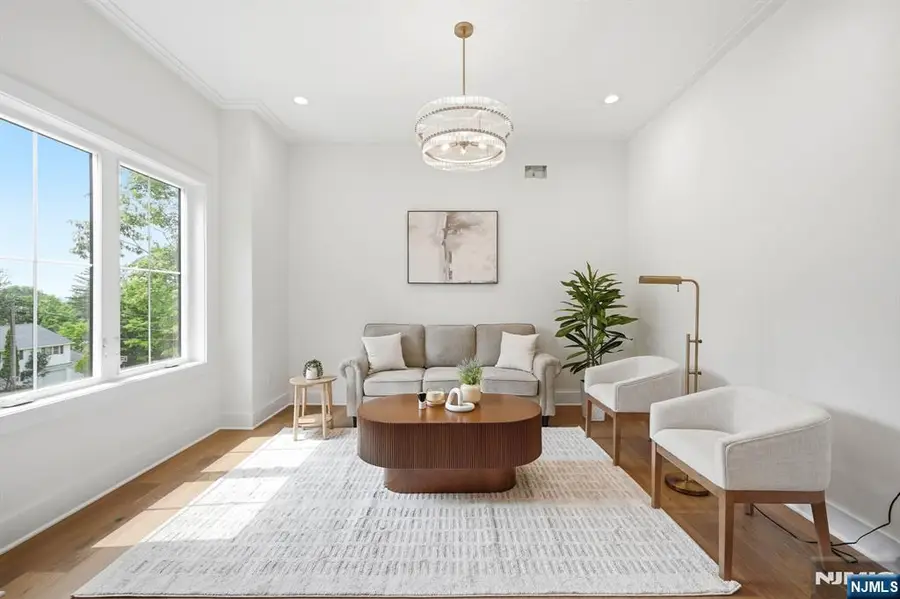 4 Dorrien Road, Livingston, NJ 07039 - #3