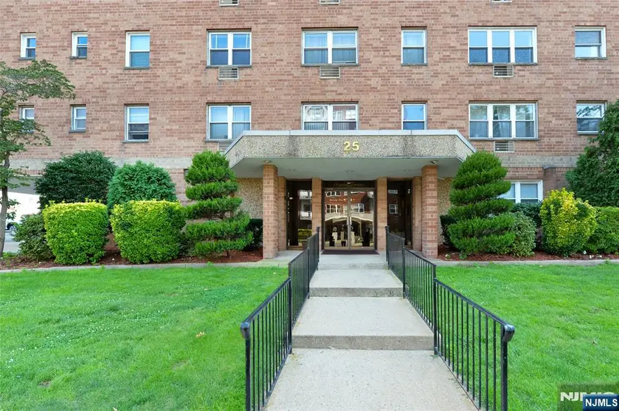 25 Jefferson Street 3D, Hackensack, NJ 07601 - #2