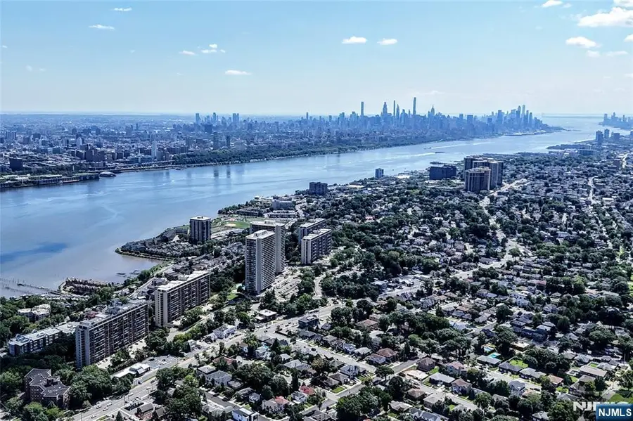 3 Horizon 1002, Fort Lee, NJ 07024 - #3