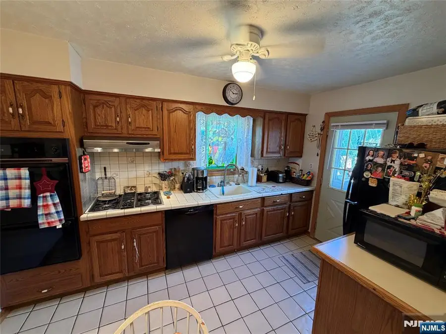 407 Berry Avenue, Carlstadt, NJ 07072 - #3