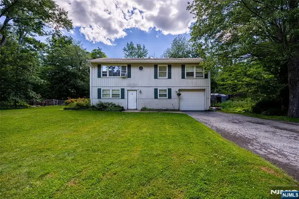 103 Alturas Road, Vernon, NJ 07422