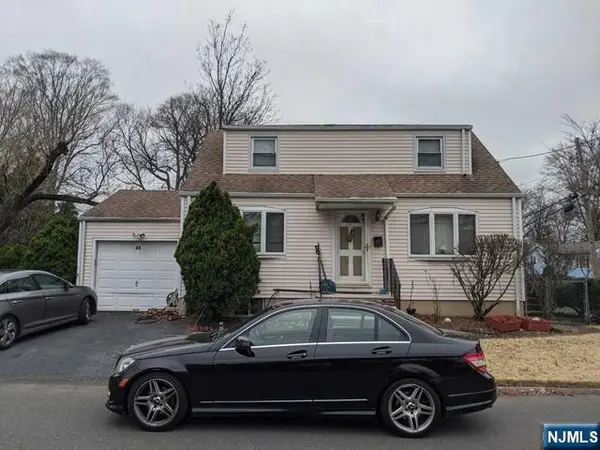 44 Bogert Place, Bergenfield, NJ 07621