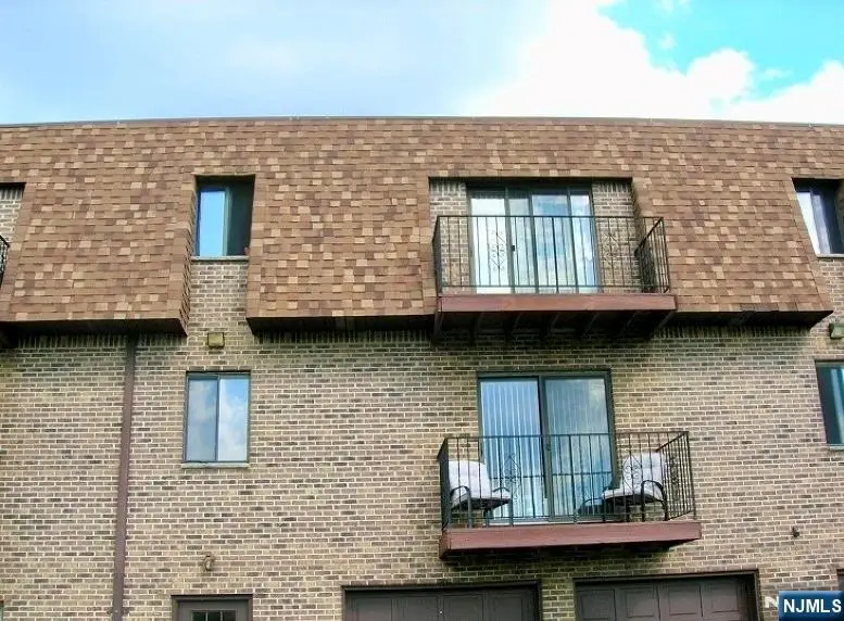 825 Riverside Avenue 16, Lyndhurst, NJ 07071 - #3