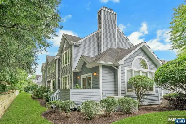 430 Windham Court 430, Wyckoff, NJ 07481