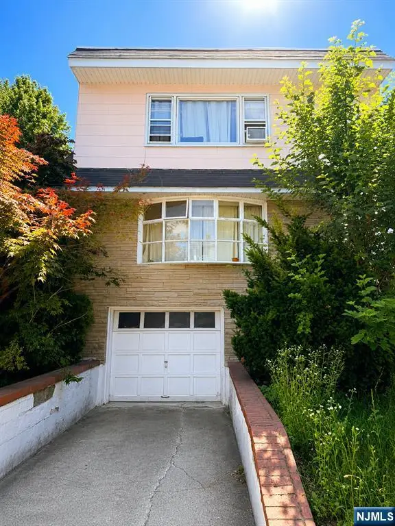 52 Valley Street, Newark, NJ 07106