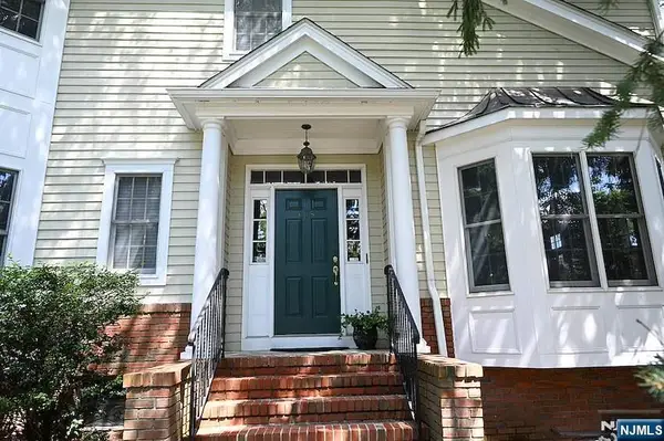608 Stonewall Court, Wyckoff, NJ 07481