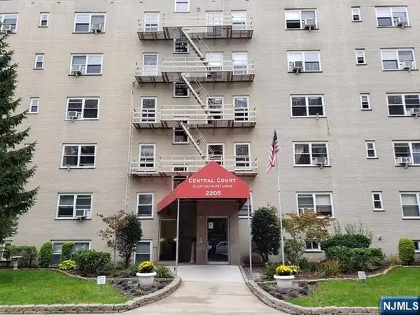 2205 N Central Road 5B, Fort Lee, NJ 07024