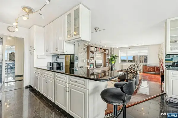 2000 Linwood Avenue 16V, Fort Lee, NJ 07024