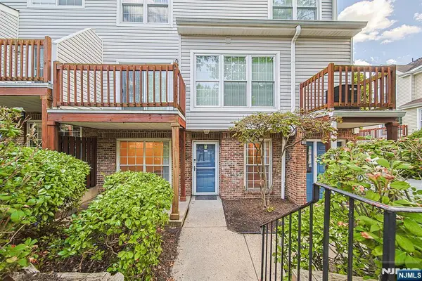 240 Village Circle Drive 1131, Fort Lee, NJ 07024