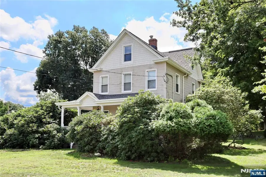 142 Wyckoff Avenue, Waldwick, NJ 07463 - #3