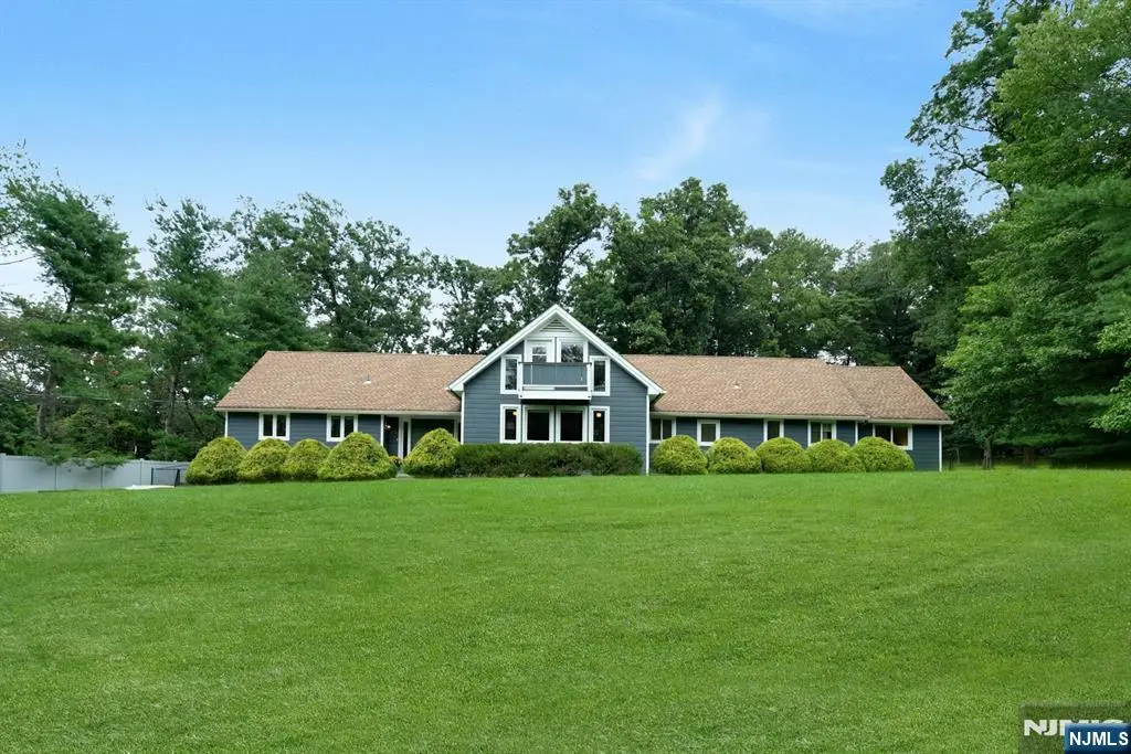 15 Candlestick Lane, Upper Saddle River, NJ 07458 - #1