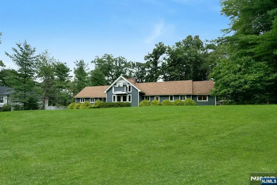 15 Candlestick Lane, Upper Saddle River, NJ 07458 - #3