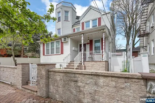 113 Oakwood Avenue, Cliffside Park, NJ 07010