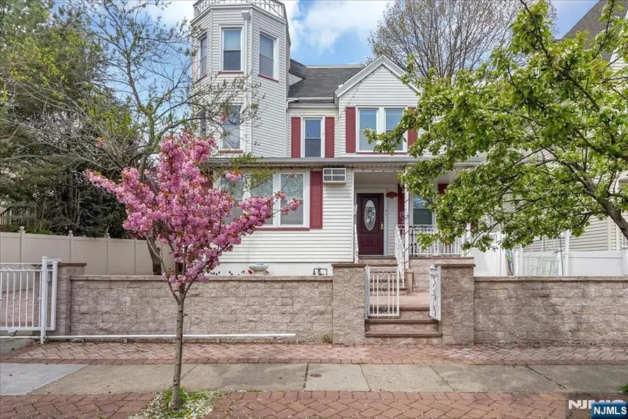 113 Oakwood Avenue, Cliffside Park, NJ 07010 - #3