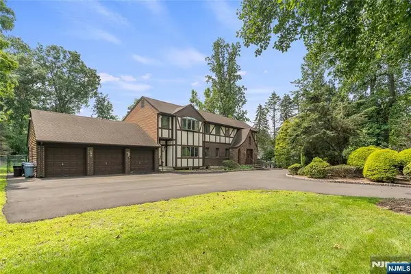 81 Old Tappan Road, Old Tappan, NJ 07675
