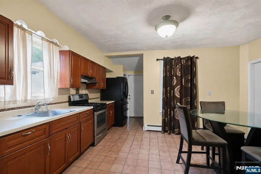 526 E 25th Street, Paterson, NJ 07514 - #1