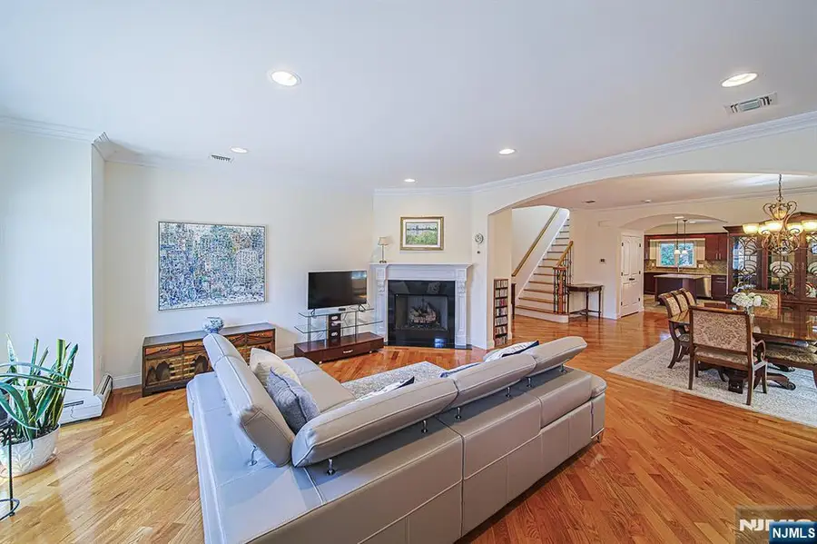 305 E Harriet Avenue B, Palisades Park, NJ 07650 - #2