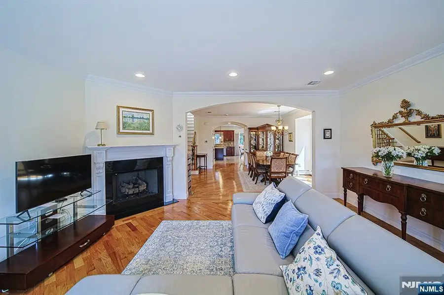 305 E Harriet Avenue B, Palisades Park, NJ 07650 - #3