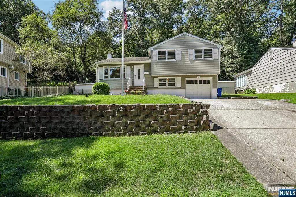 89 Knolls Road, Bloomingdale, NJ 07403 - #1