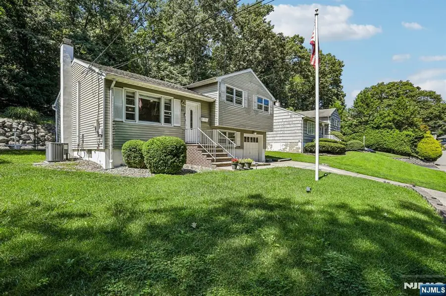 89 Knolls Road, Bloomingdale, NJ 07403 - #3