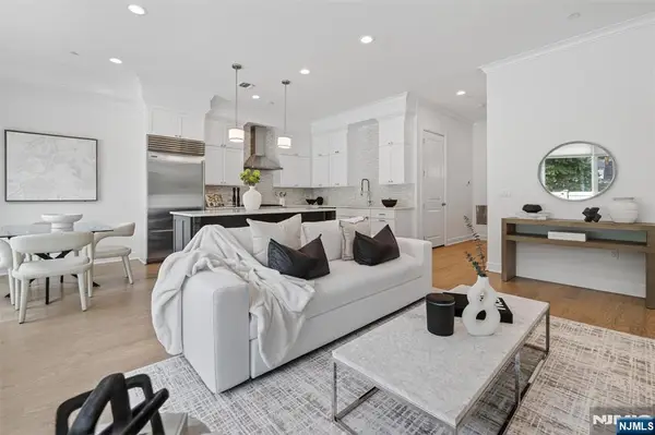 22 Gabriel Court 15, Paramus, NJ 07652